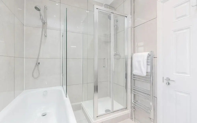 Modern & Spacious 3BR Terraced House