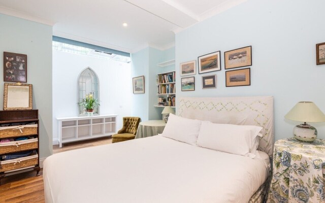 Stylish Apartment on Quiet Street Parallel to Kings Road, Chelsea