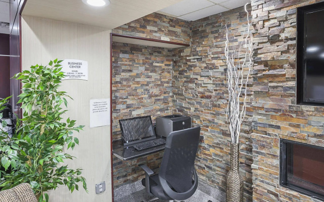 Quality Inn & Suites Cincinnati Downtown
