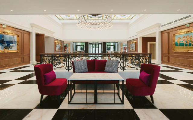 Astor Garden Hotel