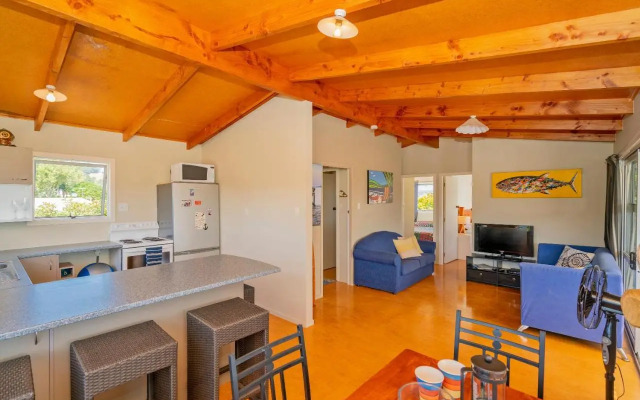 Coastal Quarters - Cooks Beach Holiday Home