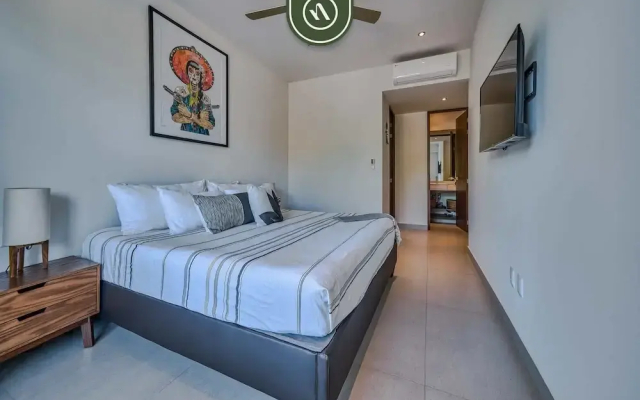 2BR Condo With Rooftop Pool - 2 Min Walk to Beach