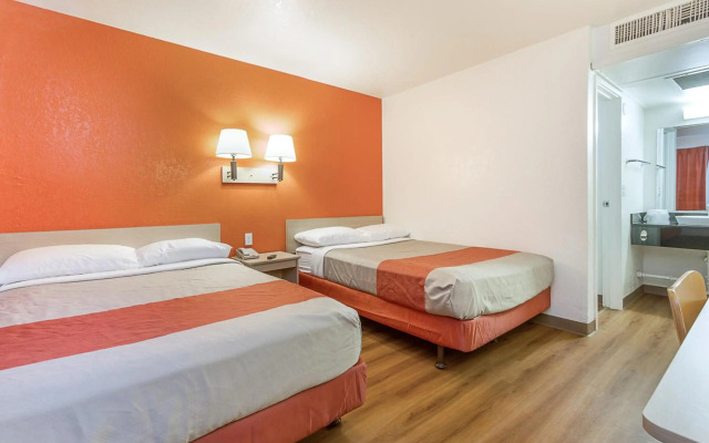 Motel 6 Phoenix North - Bell Road