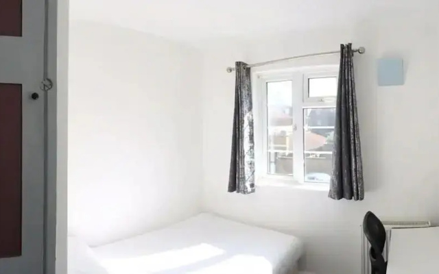 Limehouse Townhomes-4 Bedrooms,3 Bathrooms,garden