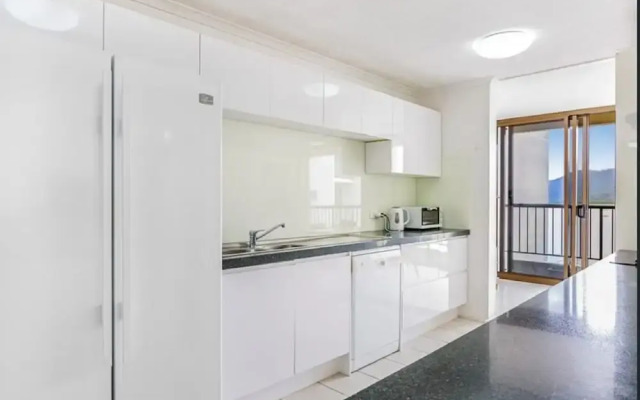 Cairns Ocean View Apartment in Aquarius