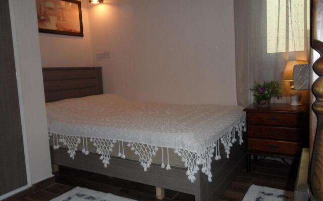 SUNSHINE APTS, TWO BEDROOM , FREE INTERNET, No 3