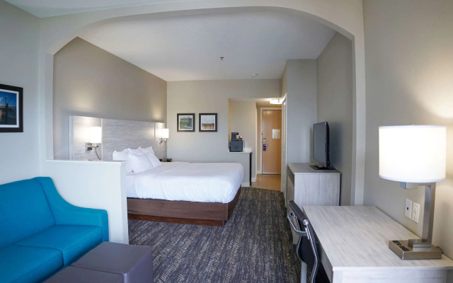 Comfort Suites Chincoteague Island Bayfront Resort