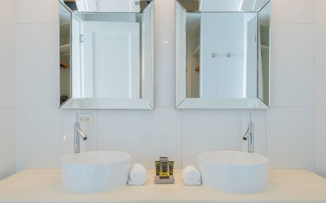 w Stunning 2BR With Terrace in YOO