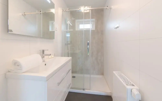 Modern, High-quality Chalet With Wifi Near the Oosterschelde