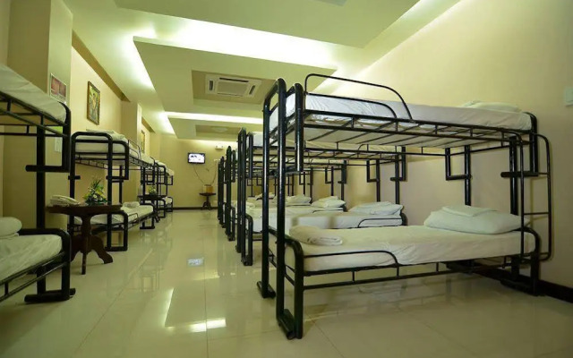 Oyo 159 San Remigio Pensionne Suites