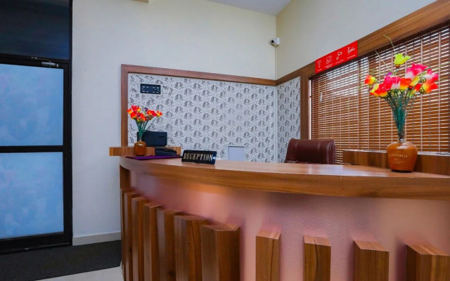 OYO 23308 Lamiya Plaza