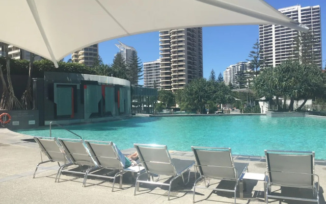 Upmarket Apartment at Beach