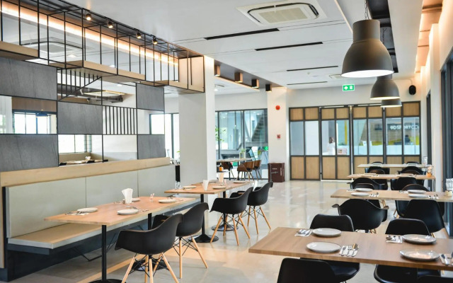 9D Sport Hotel (SHA Extra Plus)