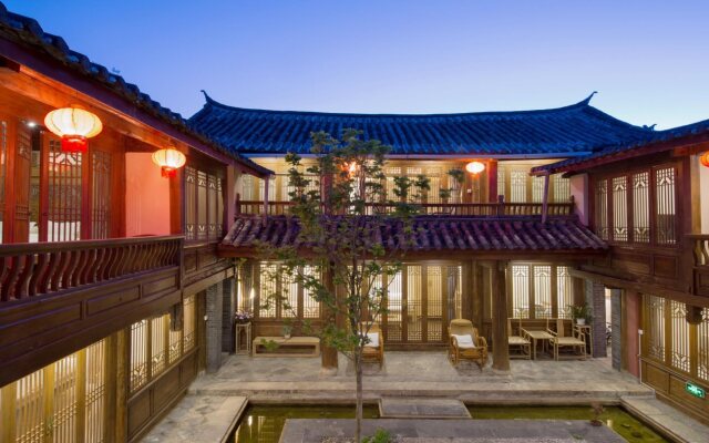Lijiang Banxicaotang Inn