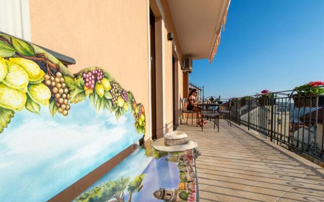 Donna Sofi Holiday House