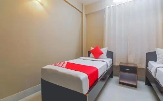 OYO 18528 Field Residency Inn