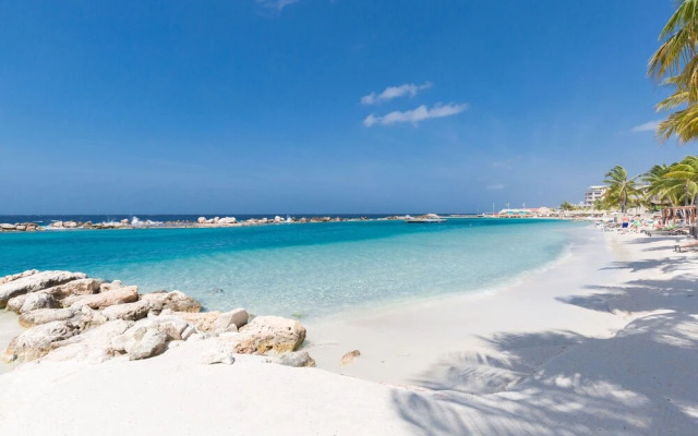 Modern Holiday Home Near Mambo Beach in Willemstad