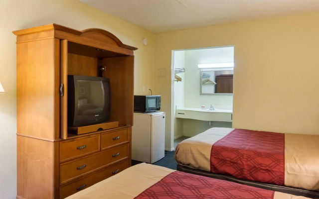 Econo Lodge Petersburg - Fort Lee