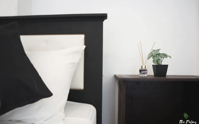 The Palms Resort & Bar