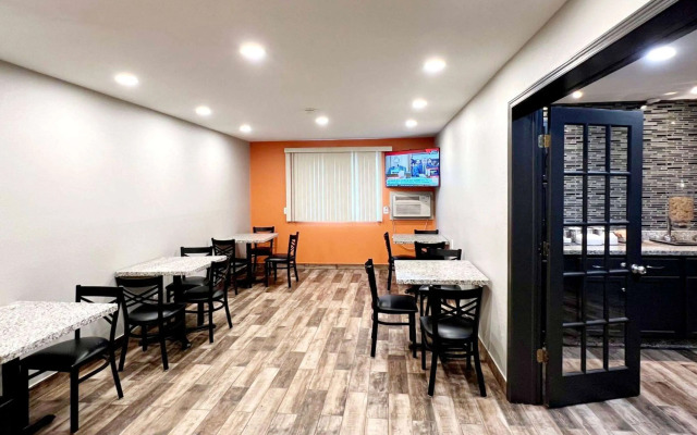 Super 8 by Wyndham Cedar Rapids
