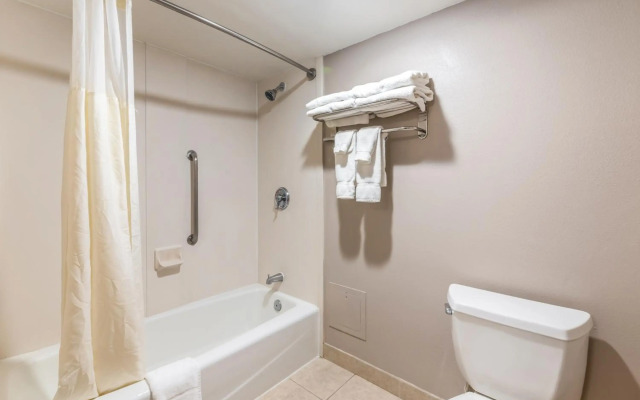 Lake Norman Inn and Suites
