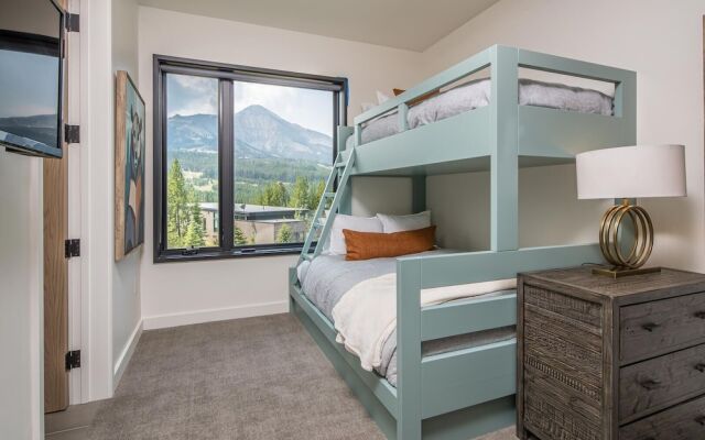 202 Lakelodge 4 Bedroom Condo