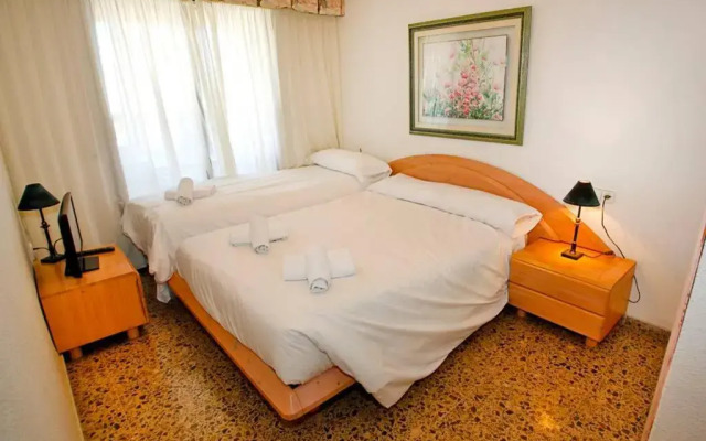 Garden apartment with Pool and AC