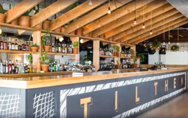 Barrys Beach Road Hotel