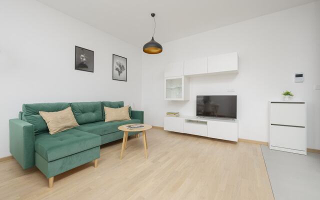 Bobrowiecka Modern Apartment by Renters