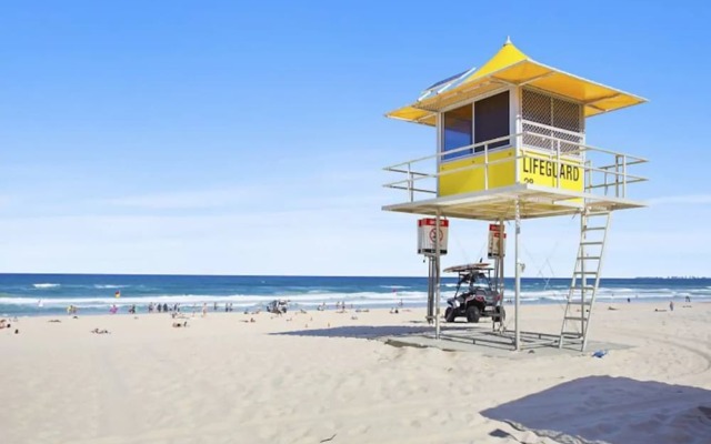 Newly Renovated Unit 250m To The Beach