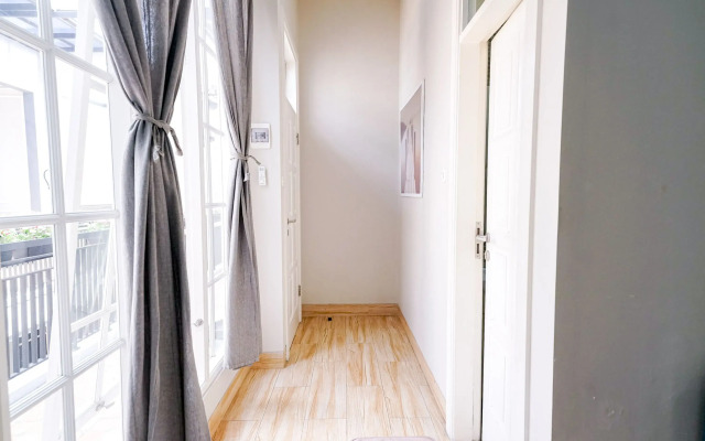 RedDoorz Premium near RS Pondok Indah