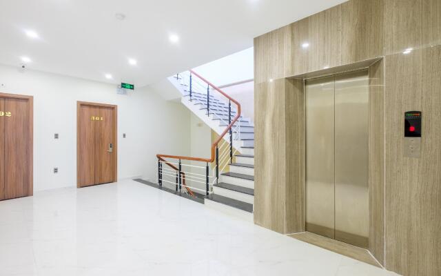 Luxury Hotel by OYO Rooms