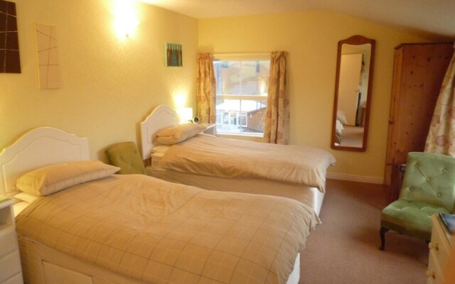 Varley House - Guest House