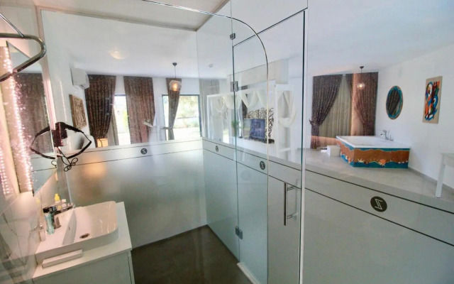 Z Exclusive Hotel And Villas