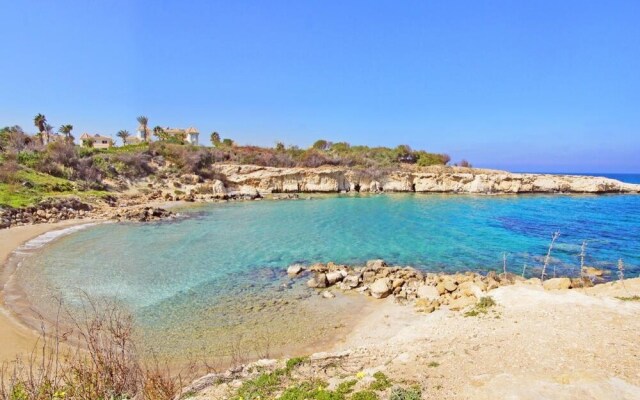 Serena Paralimni in Paralimni
