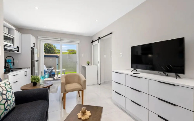 Brand NEW 1br2ba w Privatepool in Amazing Location