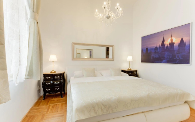 Old Town Royal Apartment With Giant Terrace