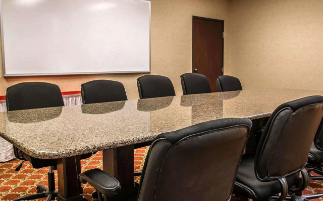 American Inn & Suites Waterford