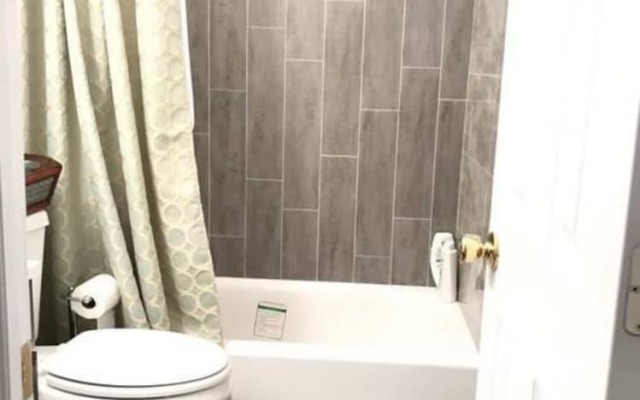 Private Room 2 - Near NYC, EWR & Outlet Mall