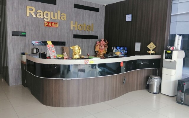 OYO 90028 Ragula Hotel