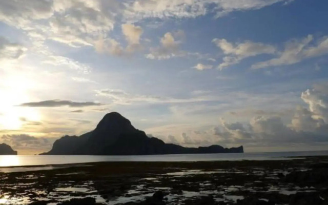 El Nido Beach Hotel