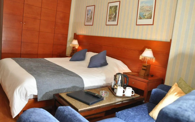 Ceasars Park Hotel