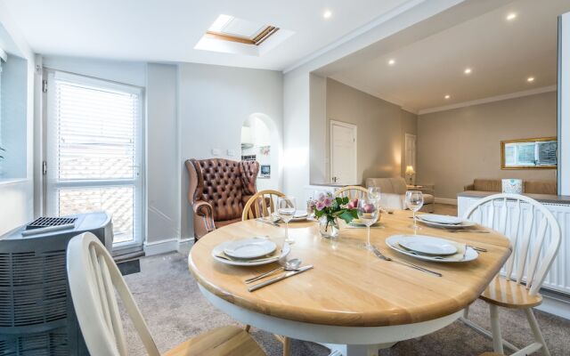 Stylish Apartment 12 Minutes Tube to Oxford Street With Free Wifi and air con