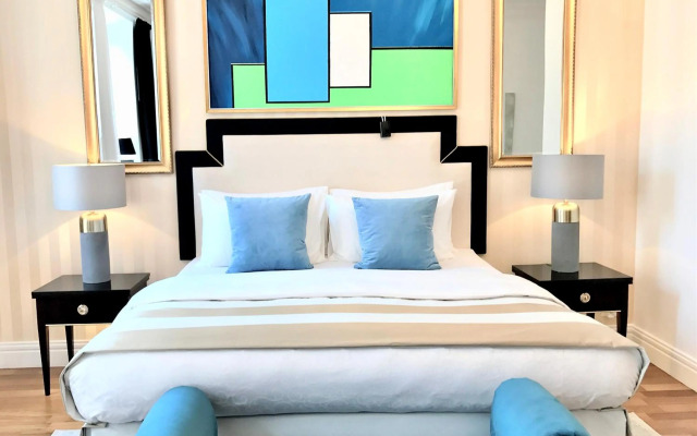 MONDRIAN Luxury Suites & Apartments Market Square IV