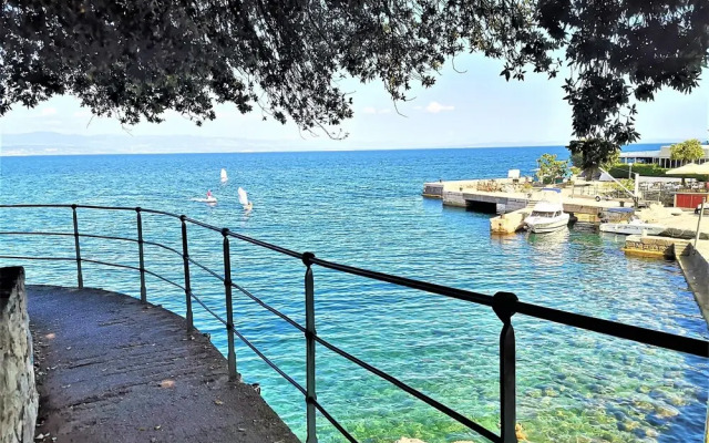 Bright 3-bedroom Apartment in Lovran