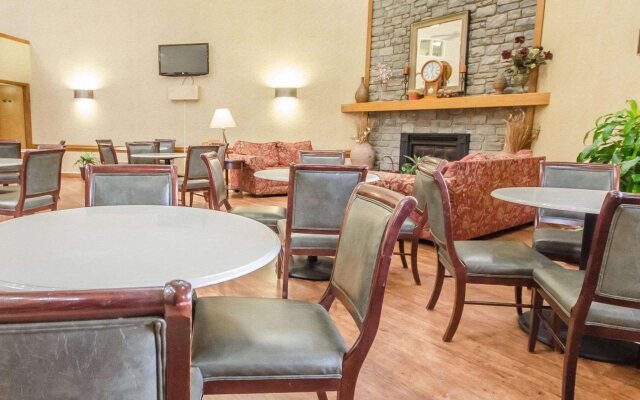 Clarion Pointe Louisville East