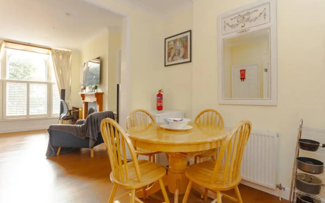 Peaceful 2 Bedroom Apartment in Affluent Fulham