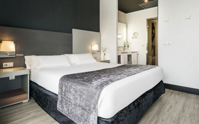 Отель ILUNION Atrium