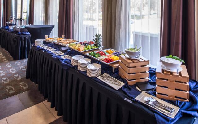 Holiday Inn Ontario Airport by IHG