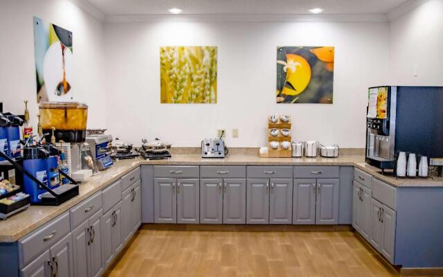 AmericInn by Wyndham Minot